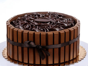 KitKat Surprise Cake